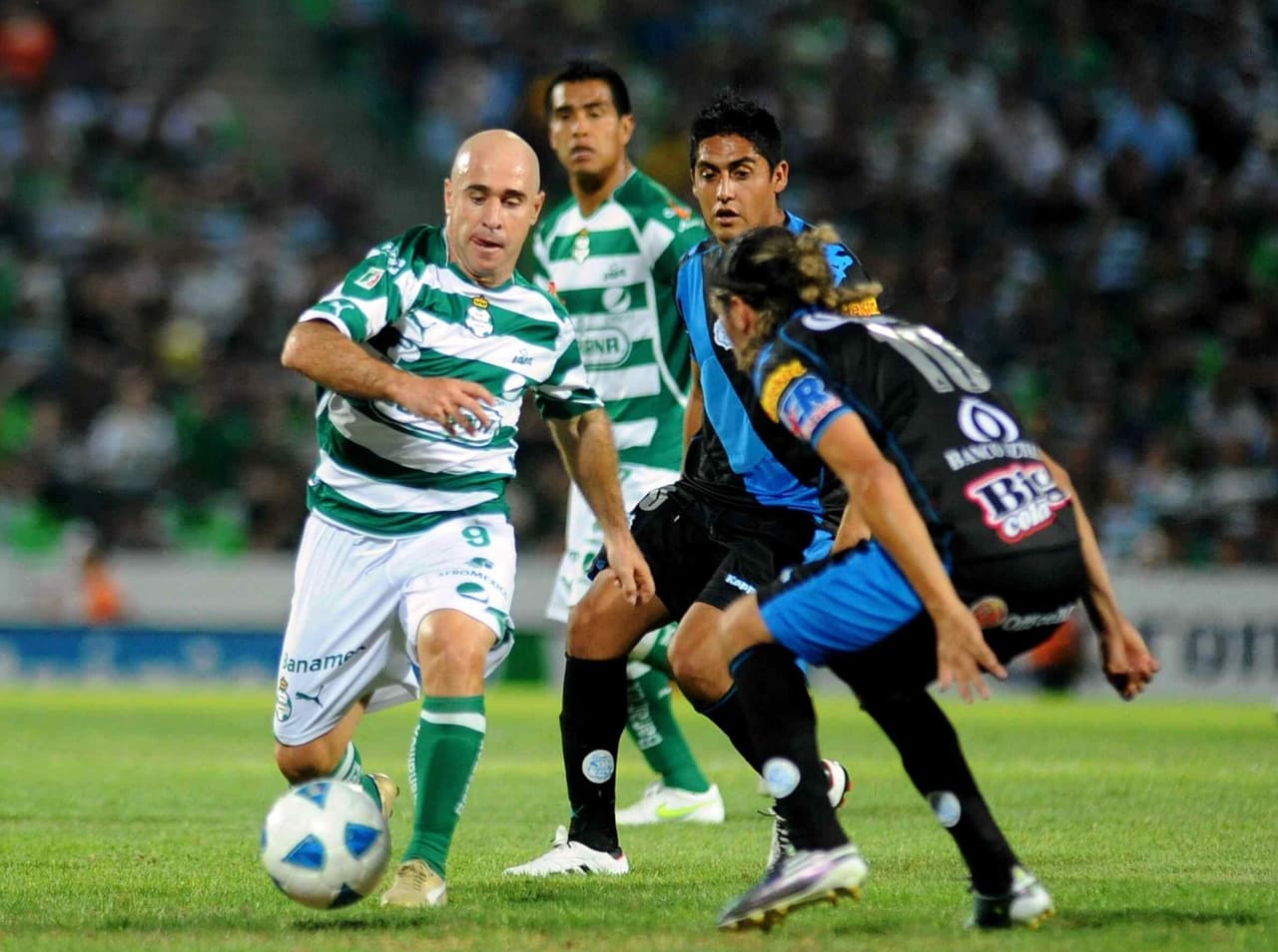 <b>Rodrigo "el Pony" Ruiz.</b> Sin duda uno de los últimos ídolos del Santos, goles, asistencias y dueño total de la banda derecha. El mejor socio de Jared Borgetti.