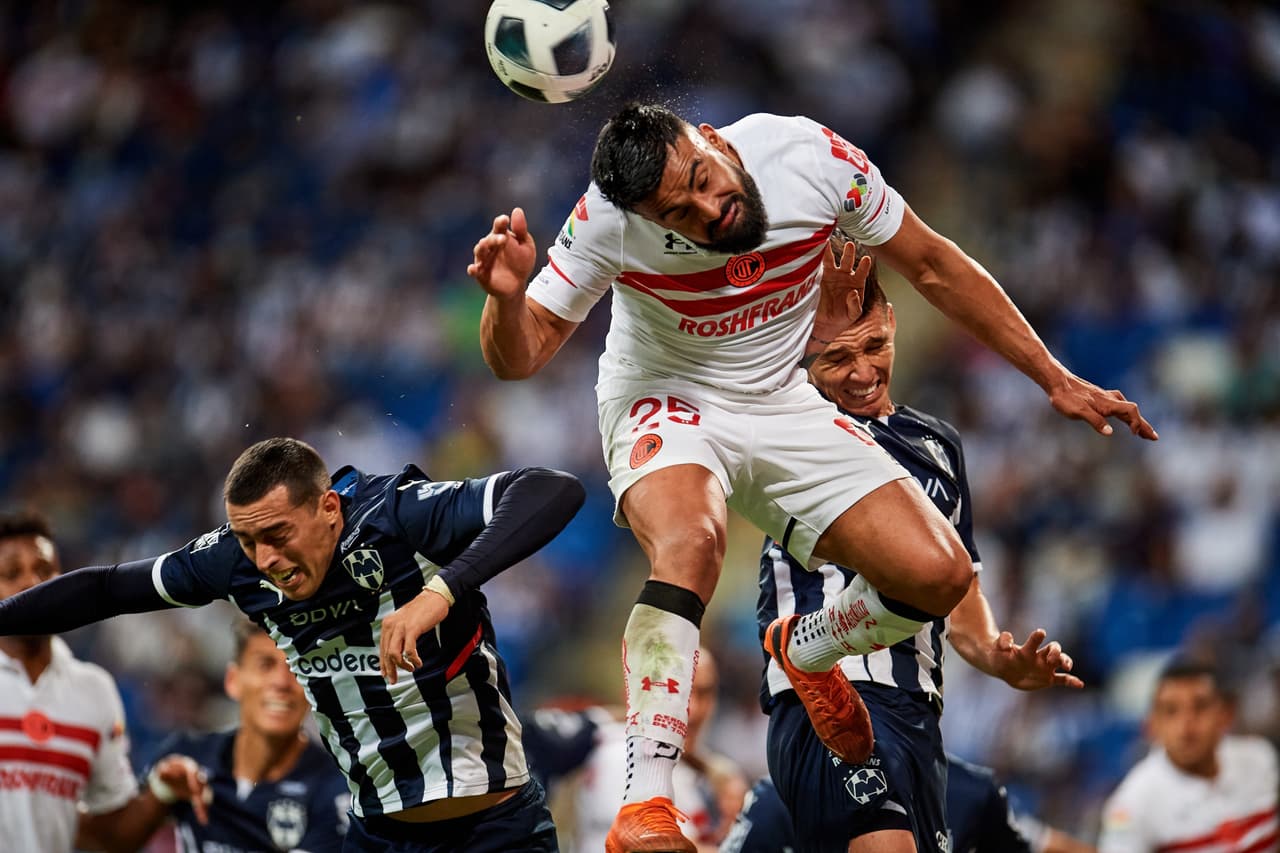 Jesús Gallardo y Rogelio Funes Mori son los encargados de hacer la diablura al Toluca y Monterrey gana 2-0.