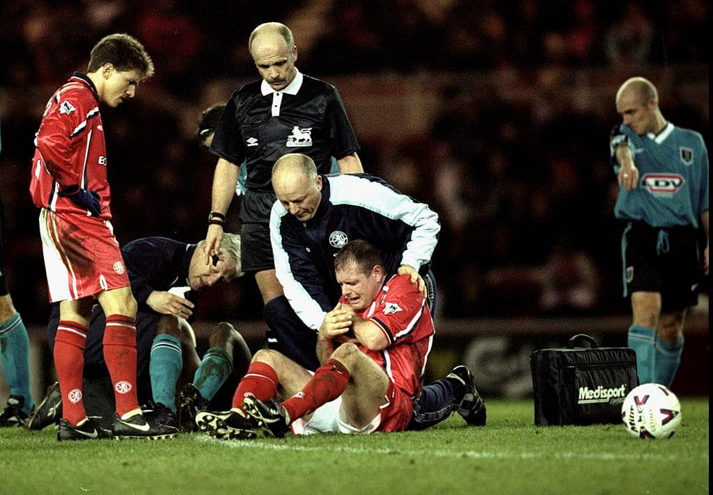 Una lesión en la final de la FA Cup, en 1991, lo mantuvo fuera del terreno de juego un año, justo cuando la Lazio de Roma cerraría un fichaje.