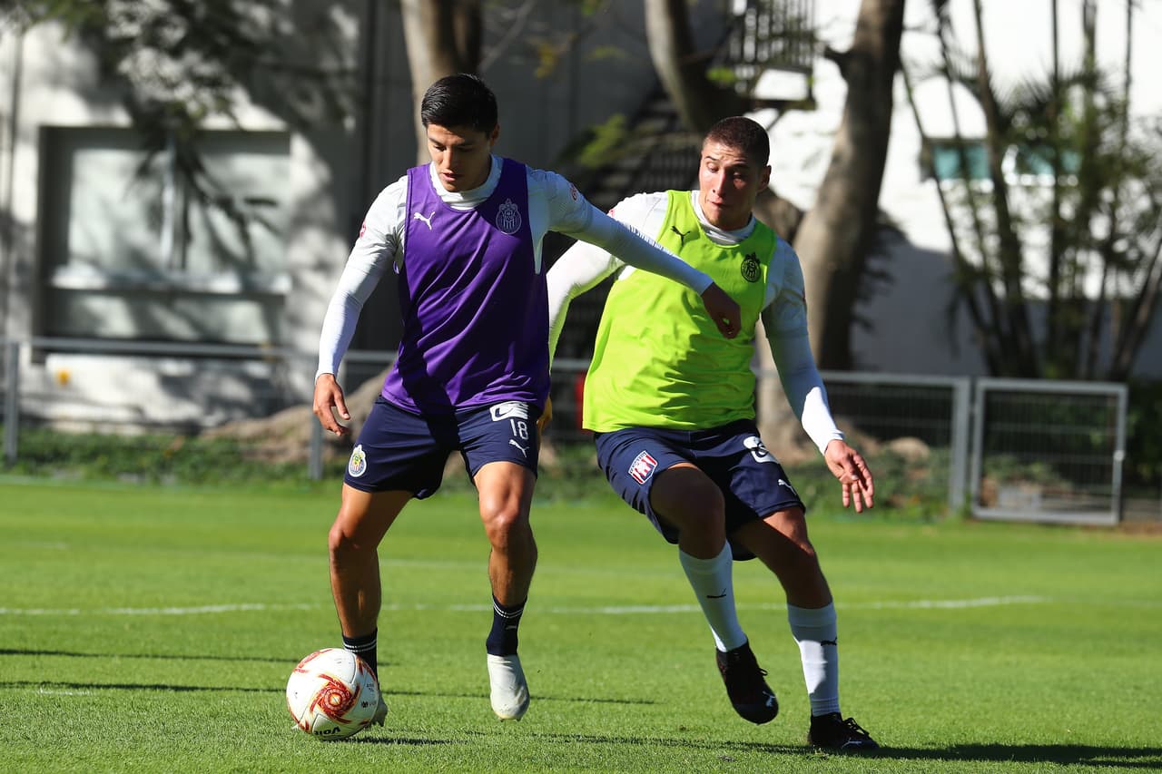 Las Chivas del Guadalajara se preparan con fuertes entrenamientos en Verde Valle para su primera fecha del torneo Guard1anes 2021, que será este viernes a las 19:30 ante el equipo de Puebla en el Estadio Cuauhtémoc.