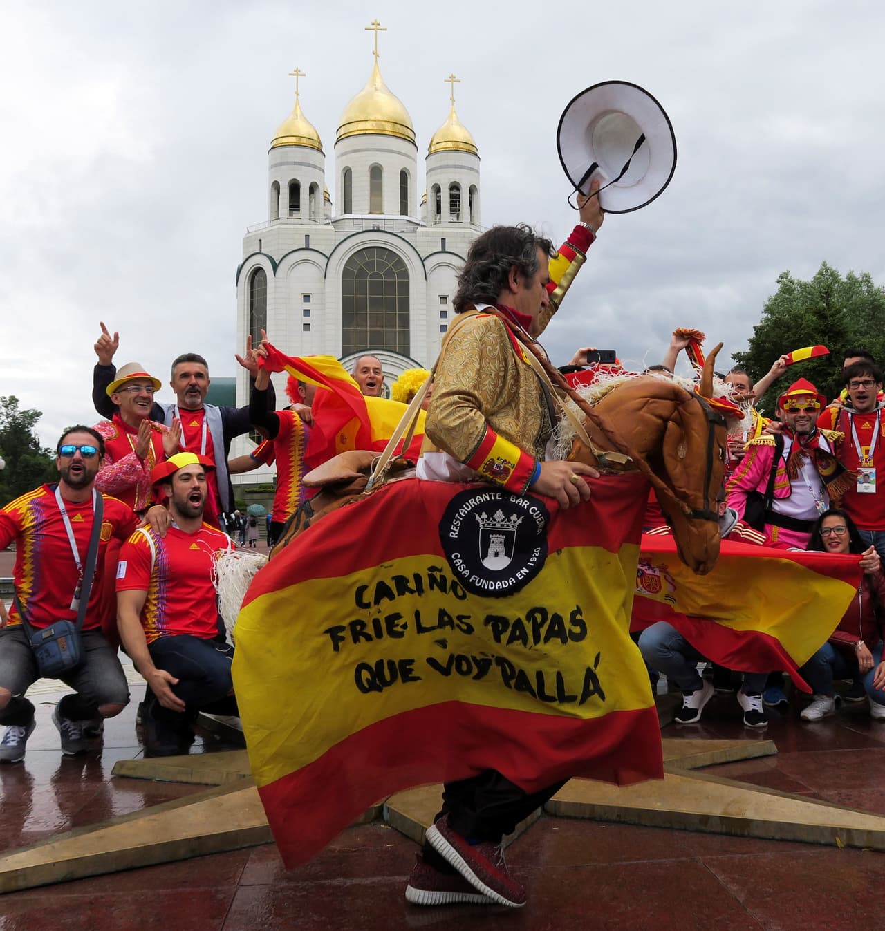El duelo entre España y Marruecos mostró el lado más colorido y fraternal de los fanático en el último partido del grupo B para el Mundial de Rusia 2018.