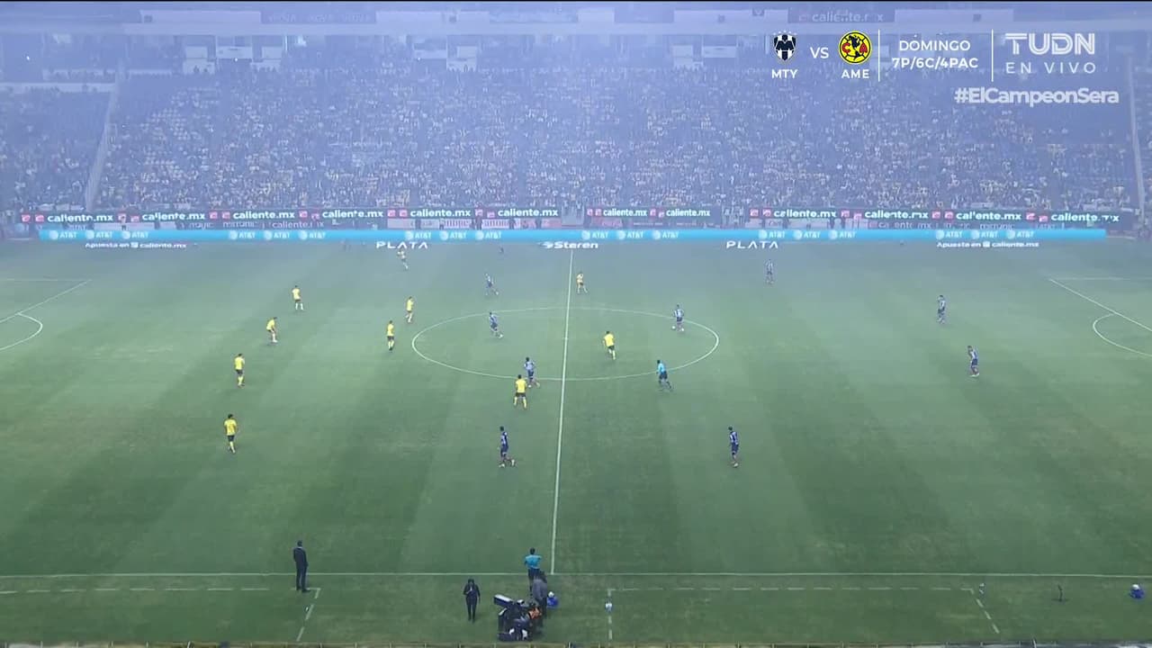 Arranca el partido y la pelota está en juego.