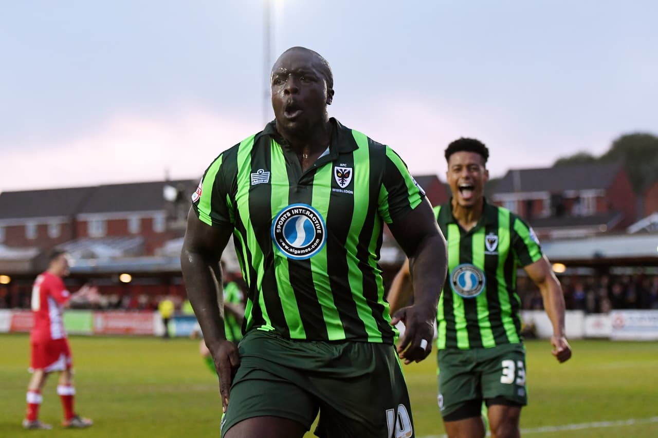 Adebayo Akinfenwa es un delantero de Reino Unido conocido como 'La bestia' por su corpulencia física. Es delantero de Wycombe Wanderers, de la cuarta división de Inglaterra.