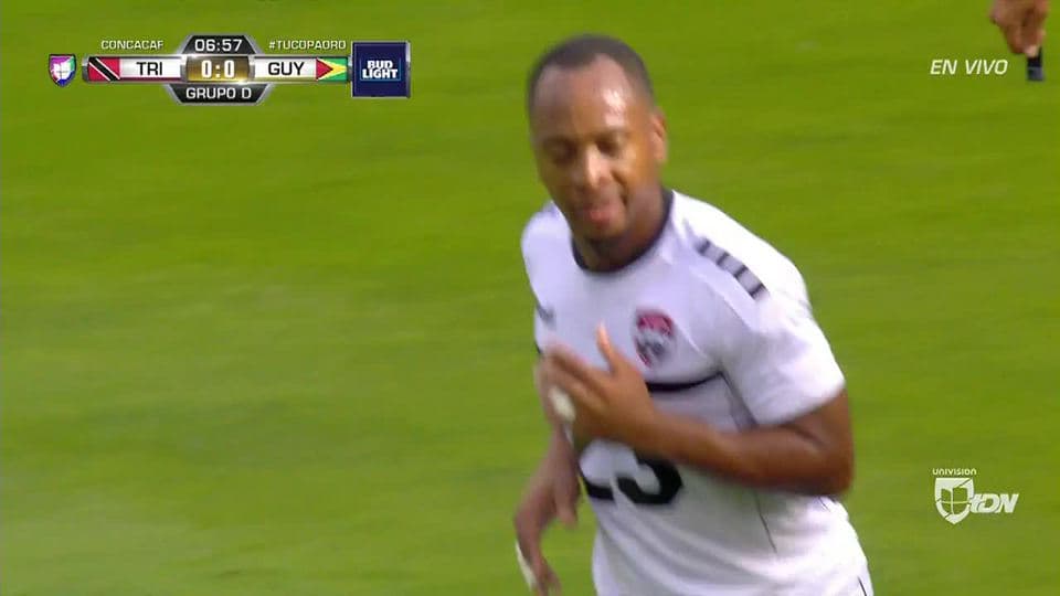 Tiro desviado de Leston Paul