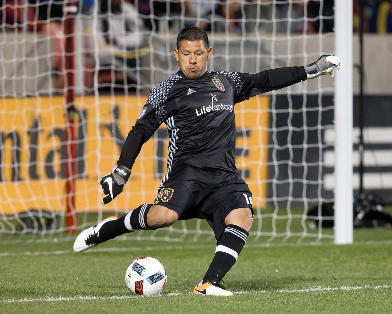 NICK RIMANDO (POR) | Con cuatro atajadas claves, el portero de la selección estadounidense tiene a Real Salt Lake como el único equipo invicto en la temporada. No recibió ningún gol esta fecha.