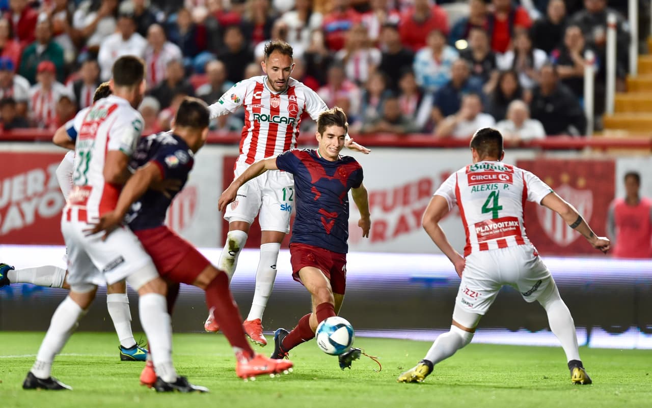 El Rebaño Sagrado hizo una buena primera parte y recibió la recompensa de mantenerse al frente en la pizarra tras el medio tiempo.