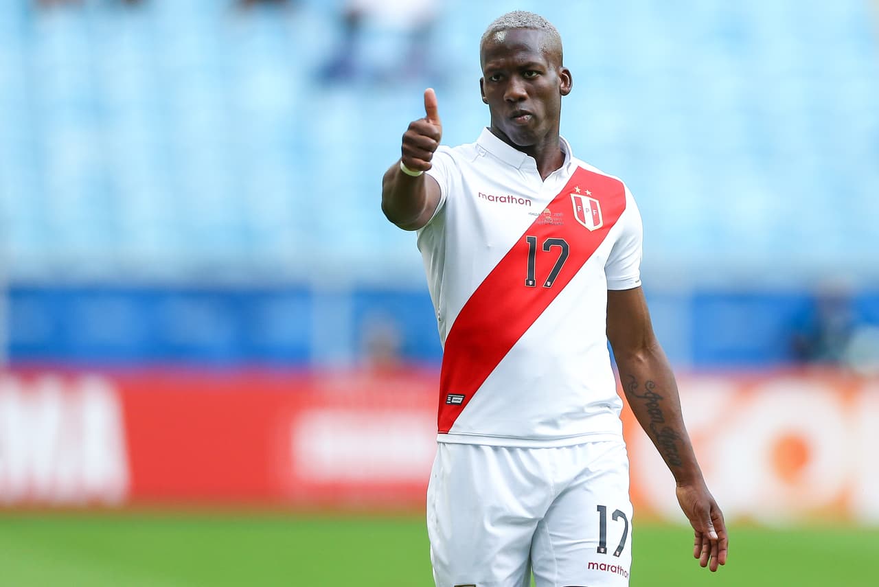 Luis Advíncula es pieza clave en el equipo de Ricardo Gareca.