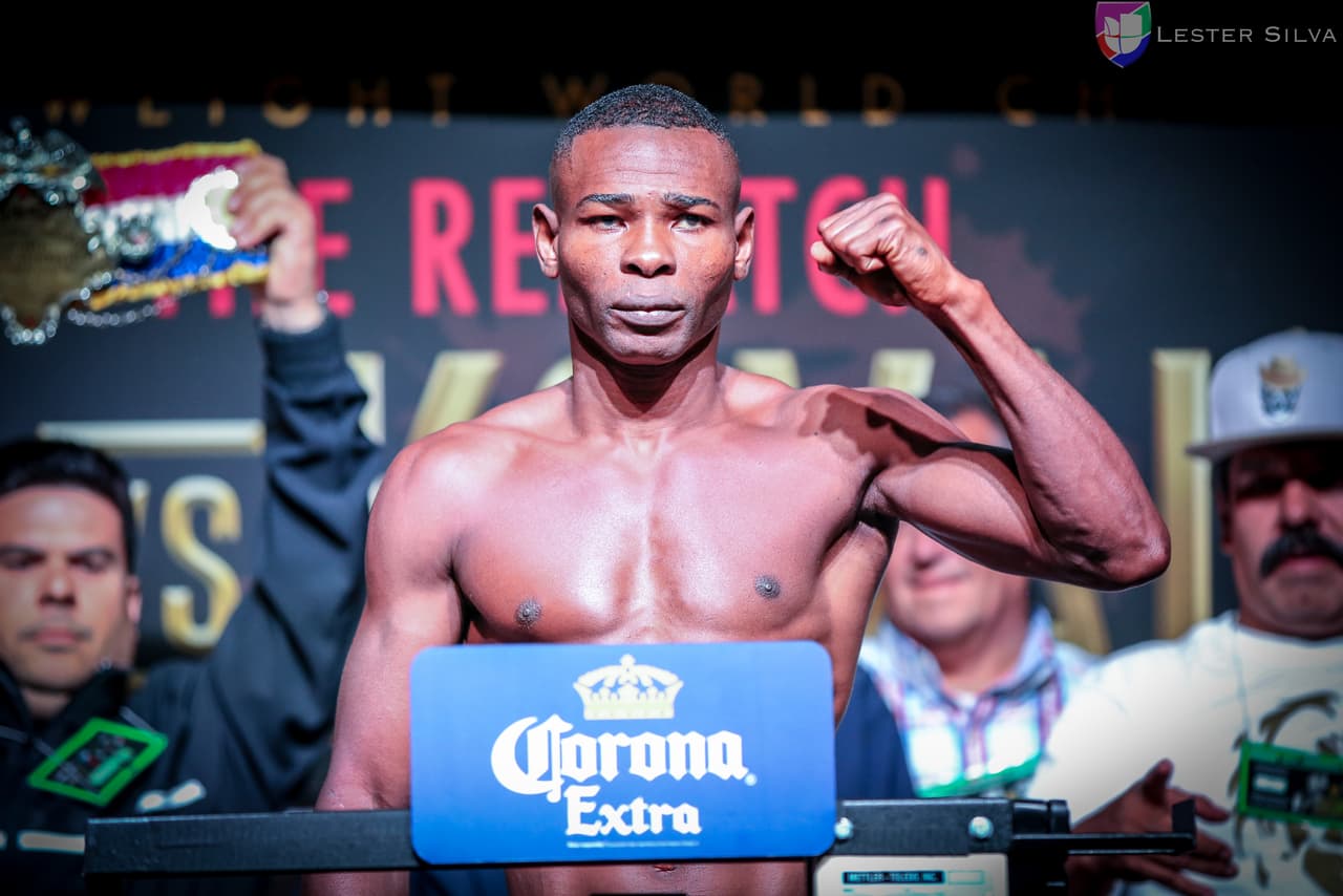 Tampoco el cubano Guillermo Rigondeaux y el mexicano Moisés Flores tuvieron problemas con la romana previo a su combate por los títulos de la AMB e IBO de peso supergallo.