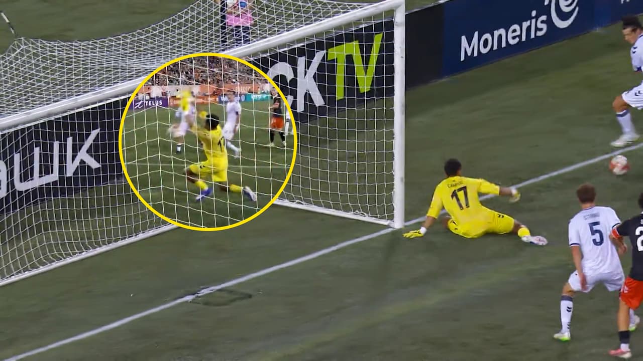 La doble y enferma atajada del hijo de Jorge Campos en Canadá
