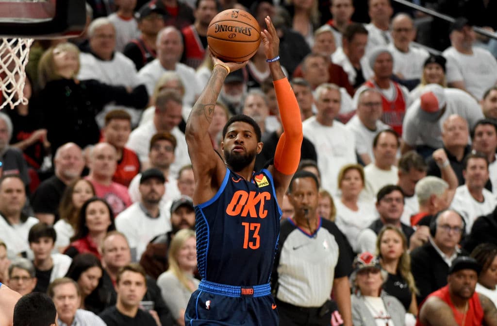 Cerramos con un hombre que ha elevado su nivel de juego como 
<b>Paul George</b> 
<b>(Oklahoma City Thunder)</b> al grado de que recibe por primera vez en su carrera la distinción al primer equipo de la NBA y añade cuatro al tercero.