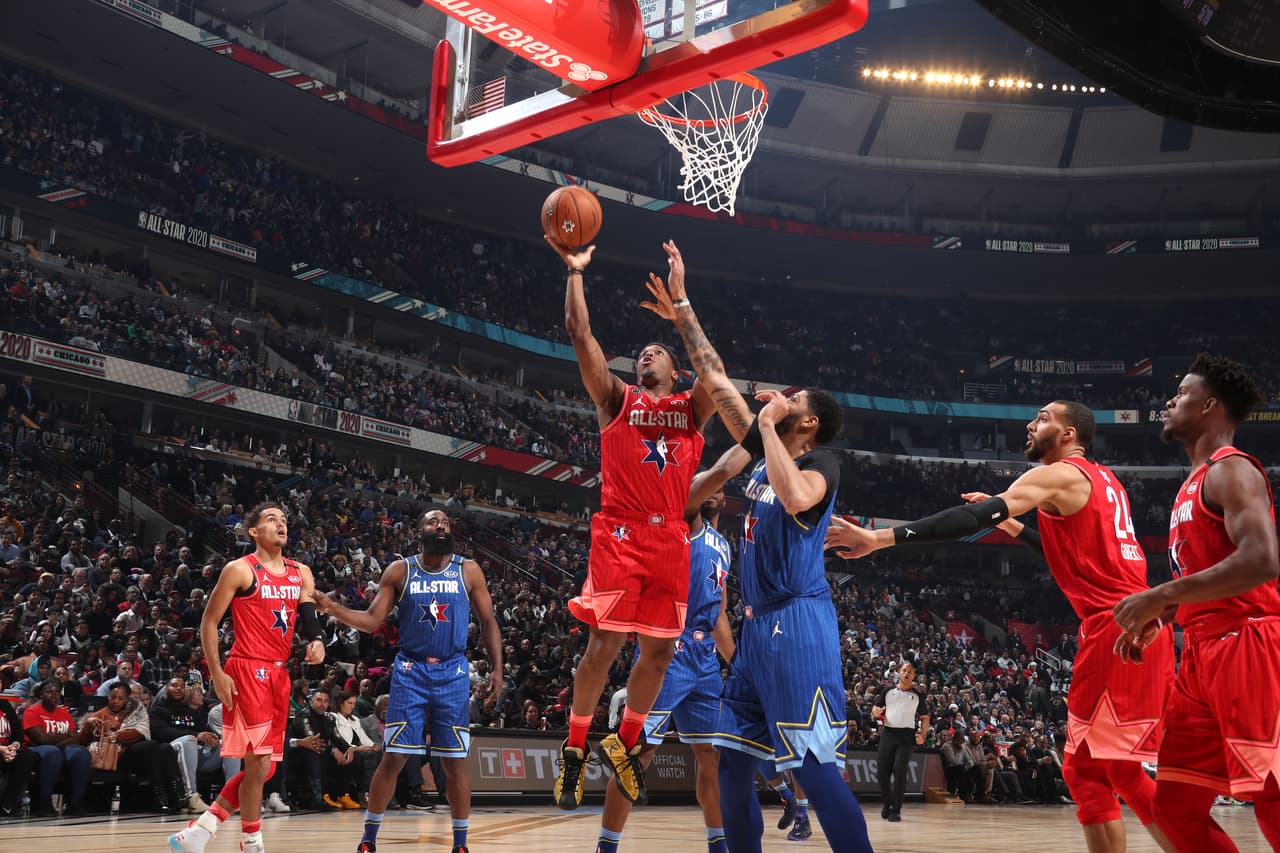 Este nuevo formato del NBA All-Star Game dio bueno frutos pues el cotejo se desarrolló con intensidad y ambos equipos buscaron el triunfo a toda costa. Finalmente Team LeBron se impuso 157 a 155 ante Team Giannis ¡Estas fotos son para enmarcar!