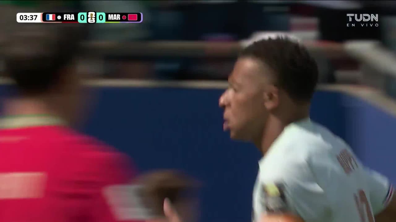 ¡Francia toca la puerta! Mbappé falla por muy poco