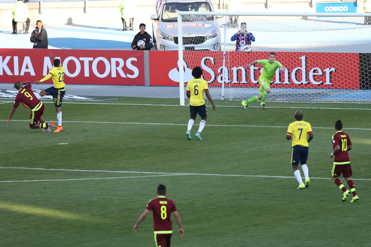 Al minuto 59’ Salomón Rendón mandó a guardar el balón a la portería de Ospina con un certero cabezazo tras un pase de Arango.