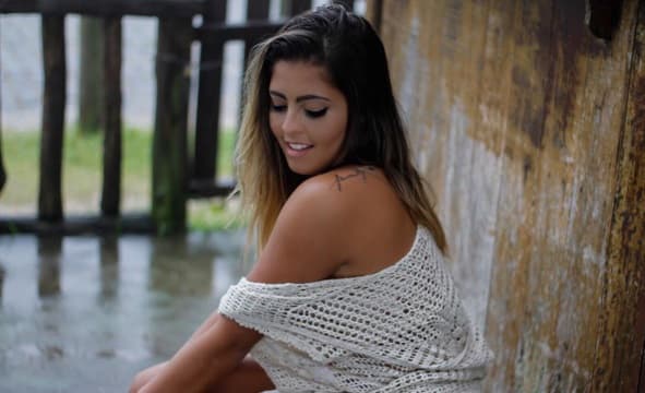 Danielle es la hija del ex jugador de la selección brasileña, Romario, últimamente ha incendiado las redes sociales con su fotografías donde presume su escultural cuerpo.