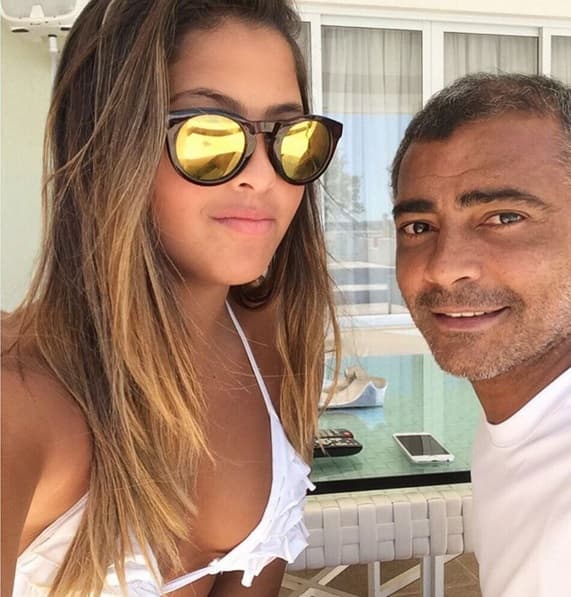 Danielle es la hija del ex jugador de la selección brasileña, Romario, últimamente ha incendiado las redes sociales con su fotografías donde presume su escultural cuerpo.