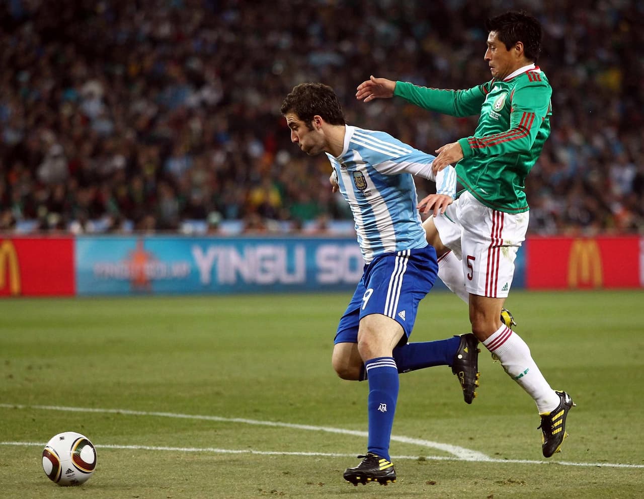 Sin embargo, un error suyo en la salida ante Argentina significó el 2-0 de un 3-1 final 
<b>en otra eliminación en octavos de final.</b>