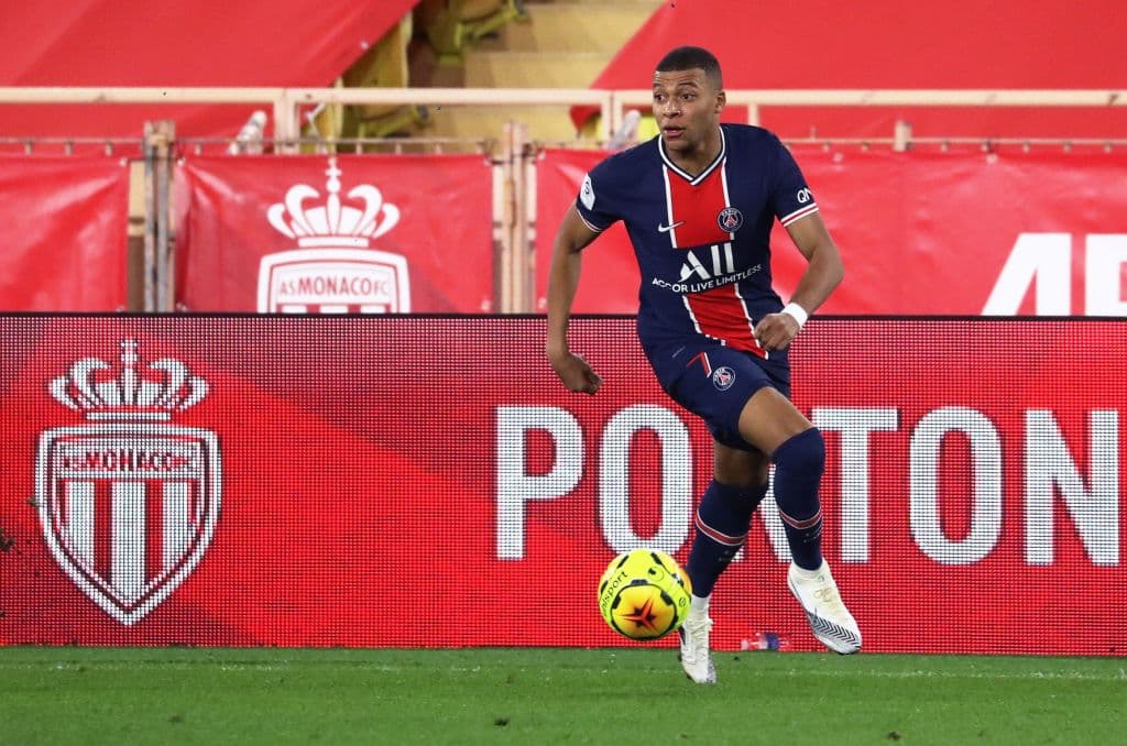 Kylian Mbappé (25’, 37’) puso al frente a los de Tuchel con doblete. Kevin Volland (52’, 65’) también marcó doblete para emparejar el cotejo. A los 84’ apareció Cesc Fàbregas para quedarse con el triunfo en el Estadio Luis II.