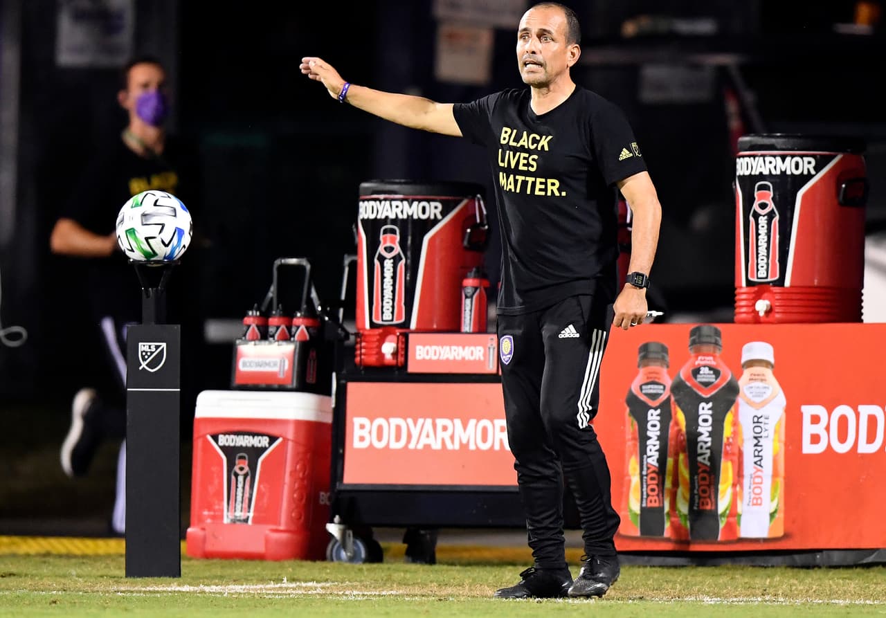 Óscar Pareja elogió a Nani tras pase a la final: “En los partidos que tiene que aparecer, lo hace”
