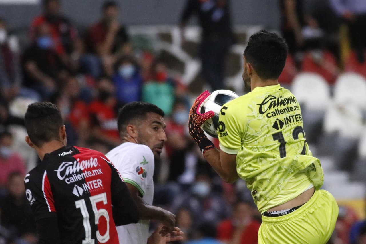 Camilo Vargas dio seguridad a su equipo e incluso detuvo lo que casi era un autogol de Santamaría.