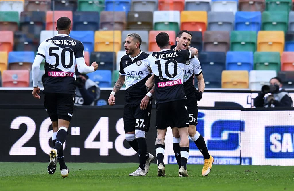 Napoli derrota 1-2 al Udinese y supera a la Juve de manera momentánea en la tabla general. El gol de Bakayoko salvó a los de Gattuso en los últimos minutos. El mexicano 'Chucky' Lozano fue titular y disputó los 90 minutos del encuentro.