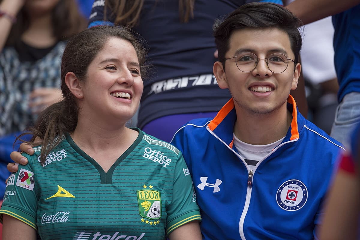 Fanáticos de León y Cruz Azul previo al encuentro por la jornada 5 del Apertura 2018 de la Liga MX en el Estadio Azteca.