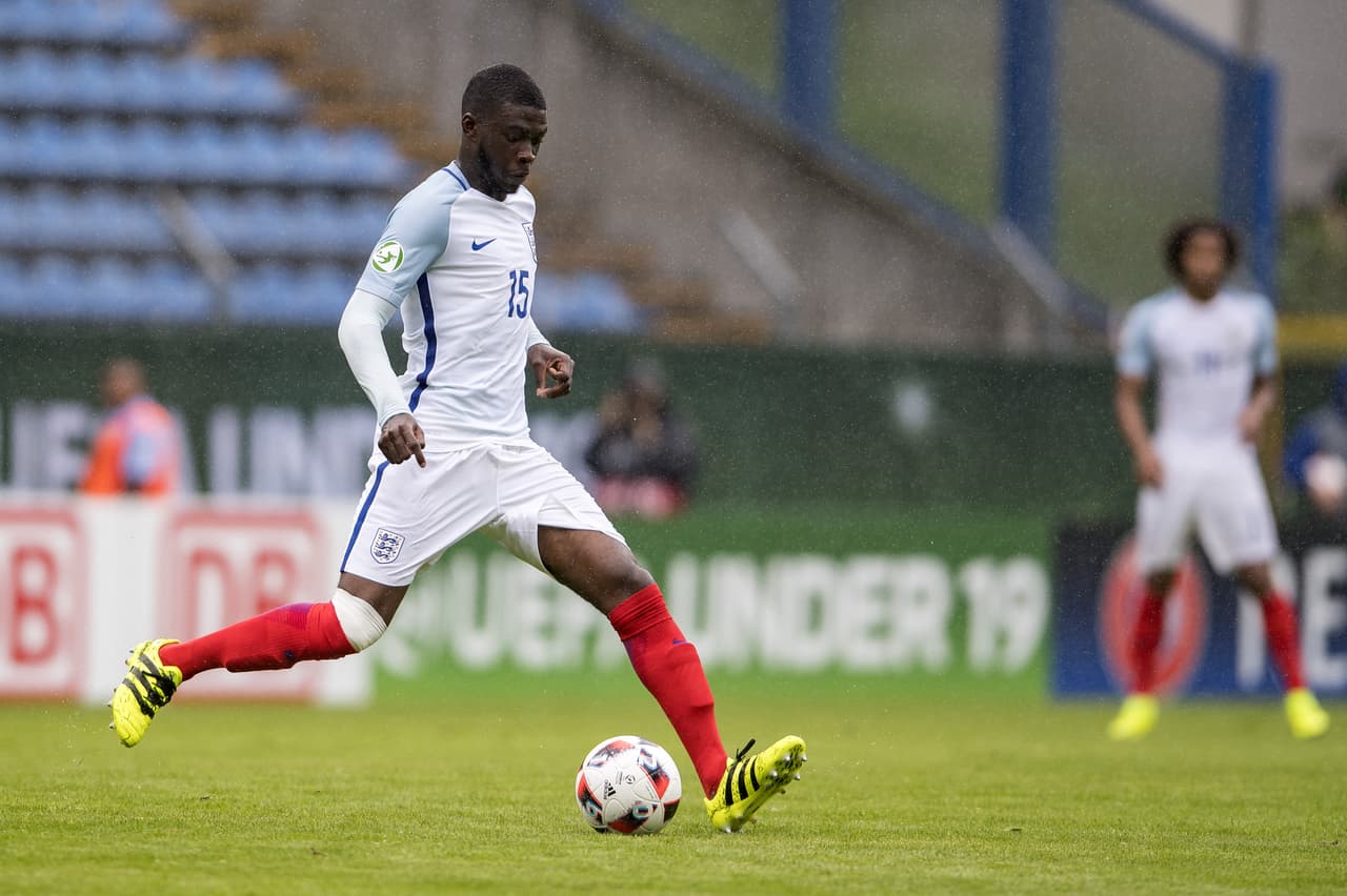 Desde los 18 años forma parte de la selección inglesa; los defendió en categorías inferiores.