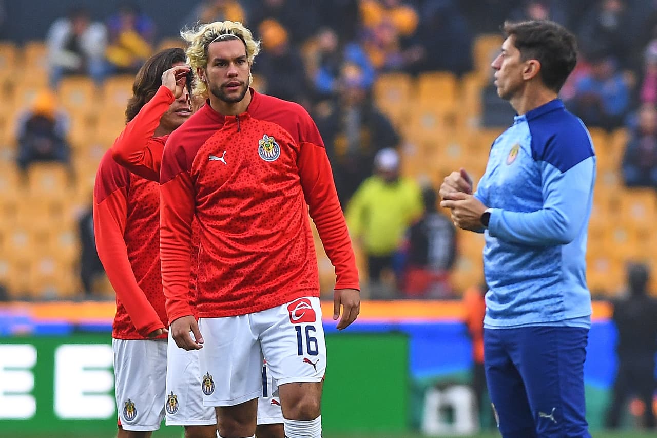Cowell apunta a titularidad con Chivas; Alexis Vega ausente 