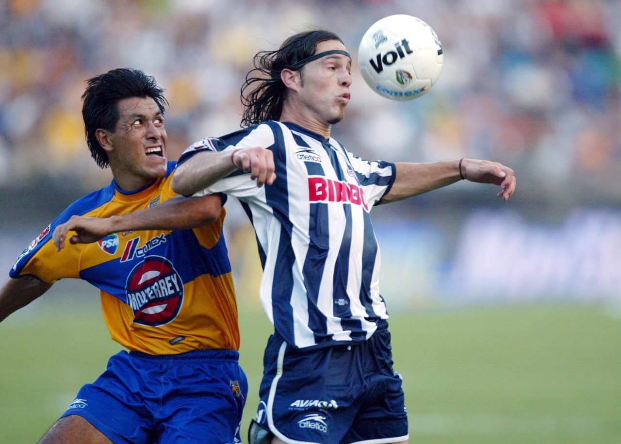 El técnico que lo vio nacer como futbolista fue Benito Floro, quien dos años después lo llevaría a Europa con el Villarreal.