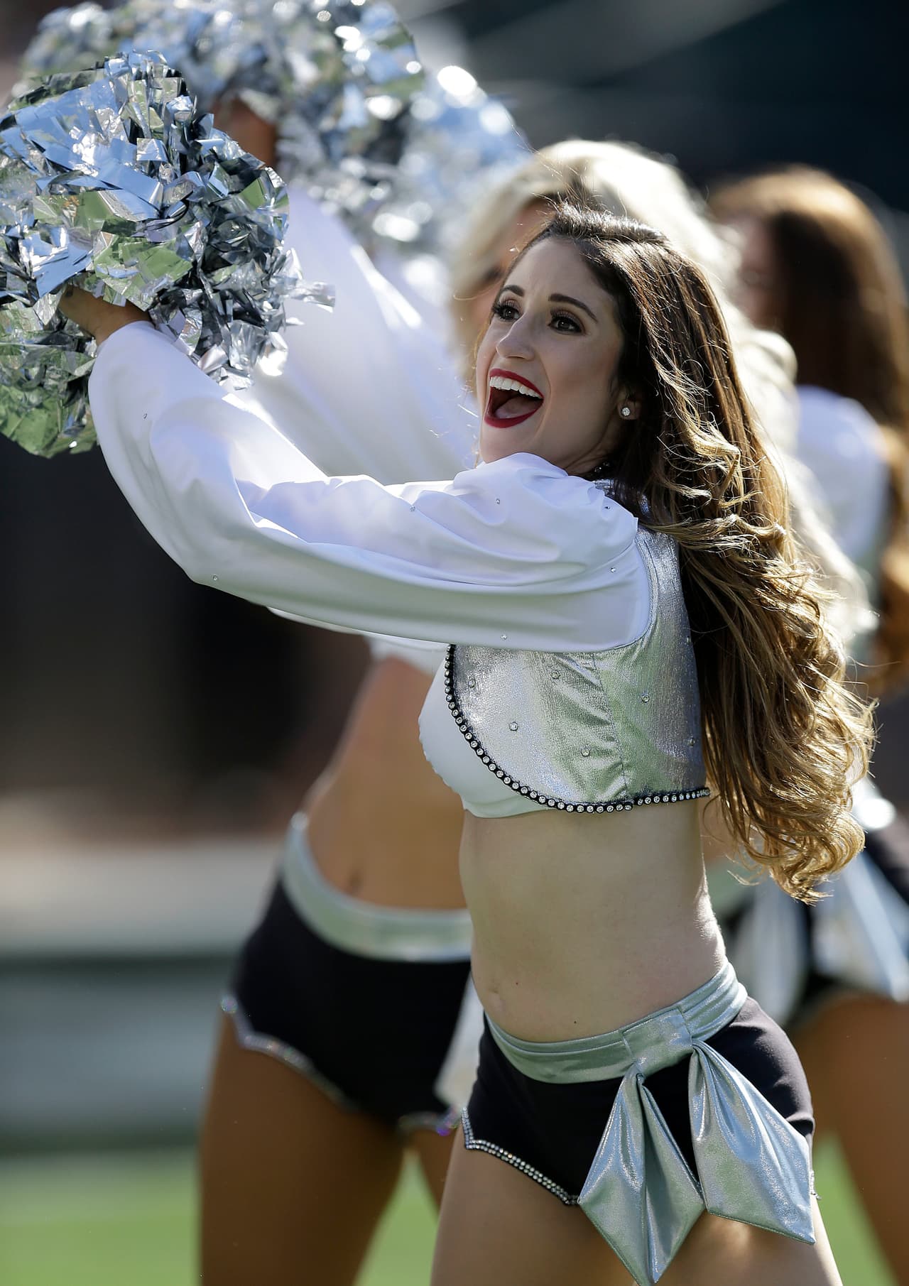Son hermosas, tienen energía y sus bailes le dan alegría al ambiente en los estadios de la NFL: sin duda, las porristas tienen un papel muy especial para el espectáculo del fútbol americano.