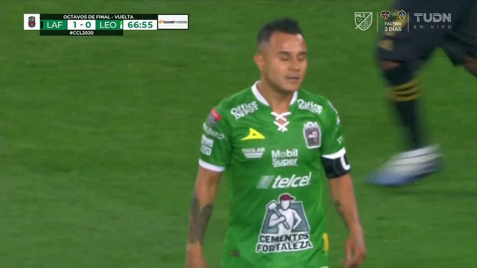 Tiro desviado de Luis Montes