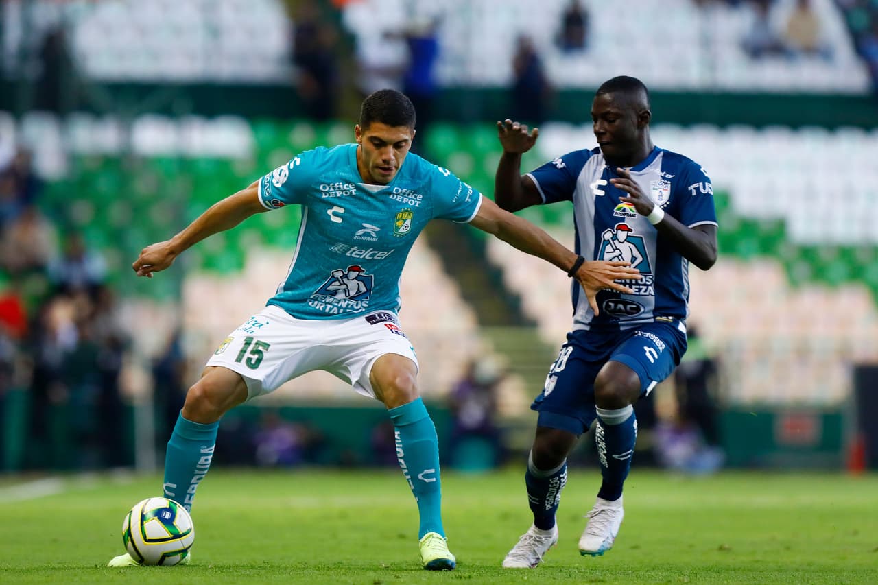 Pachuca derrotó al León como visitante para conservar el liderato del torneo con una solitaria anotación de 'Chofis' López.