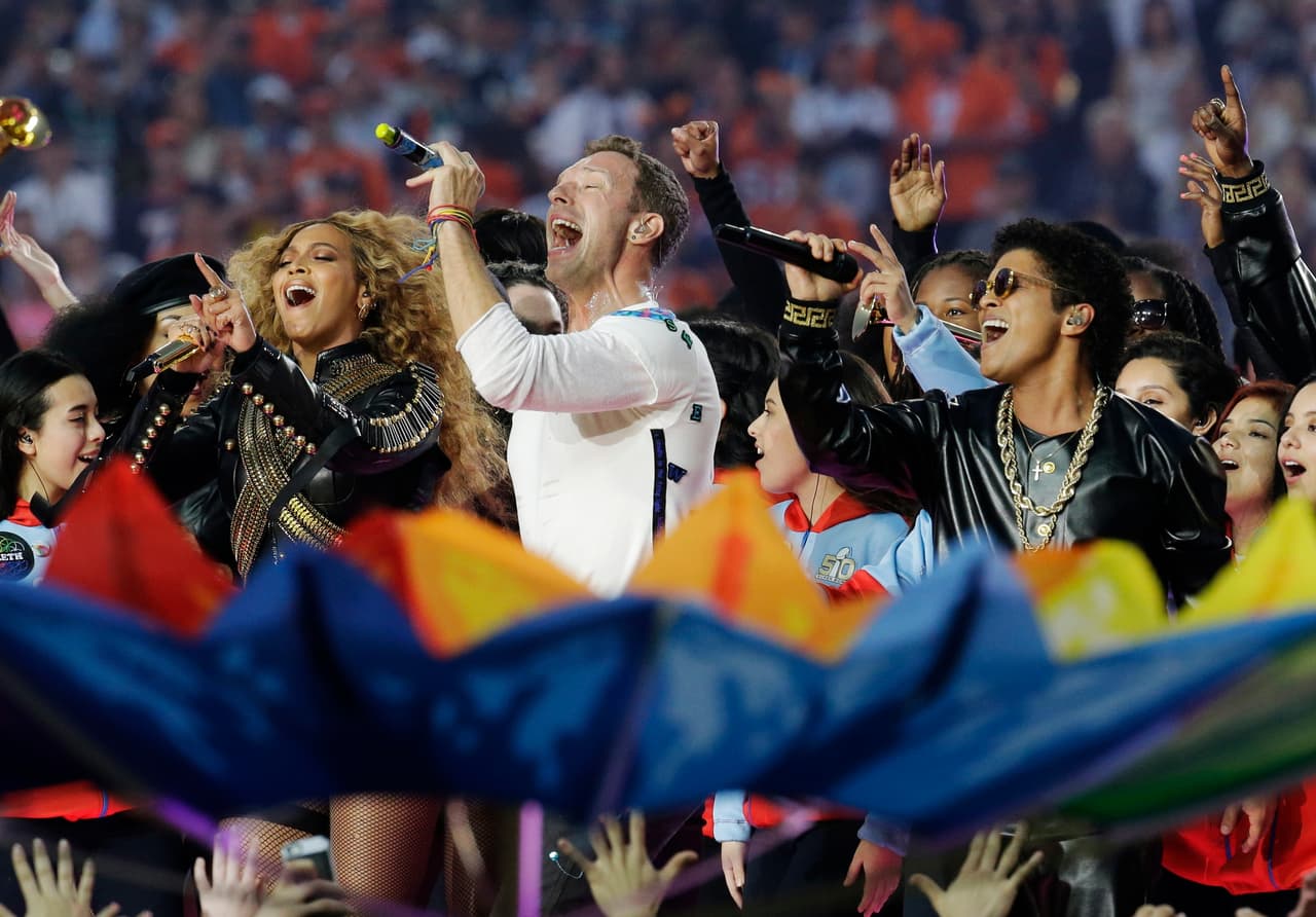 El show de Medio Tiempo corrió a cargo de Coldplay junto a Beyoncé y Bruno Mars.