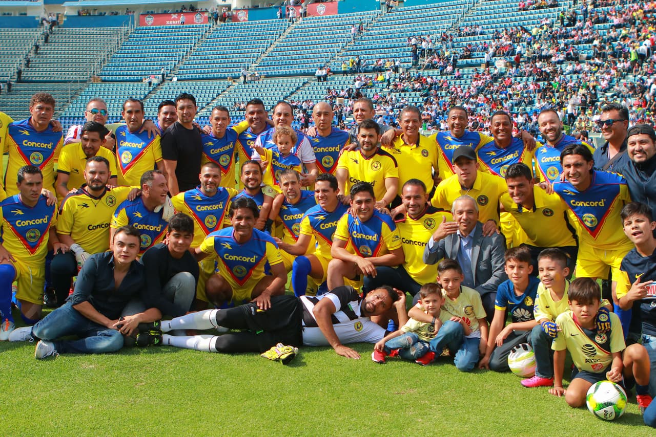 El América contó con exjugadores como Luis Roberto Alves 'Zague', Isaac Terrazas, Germán Villa, Antonio Carlos Santos, Jesús Mendoza, Reinaldo Navia.