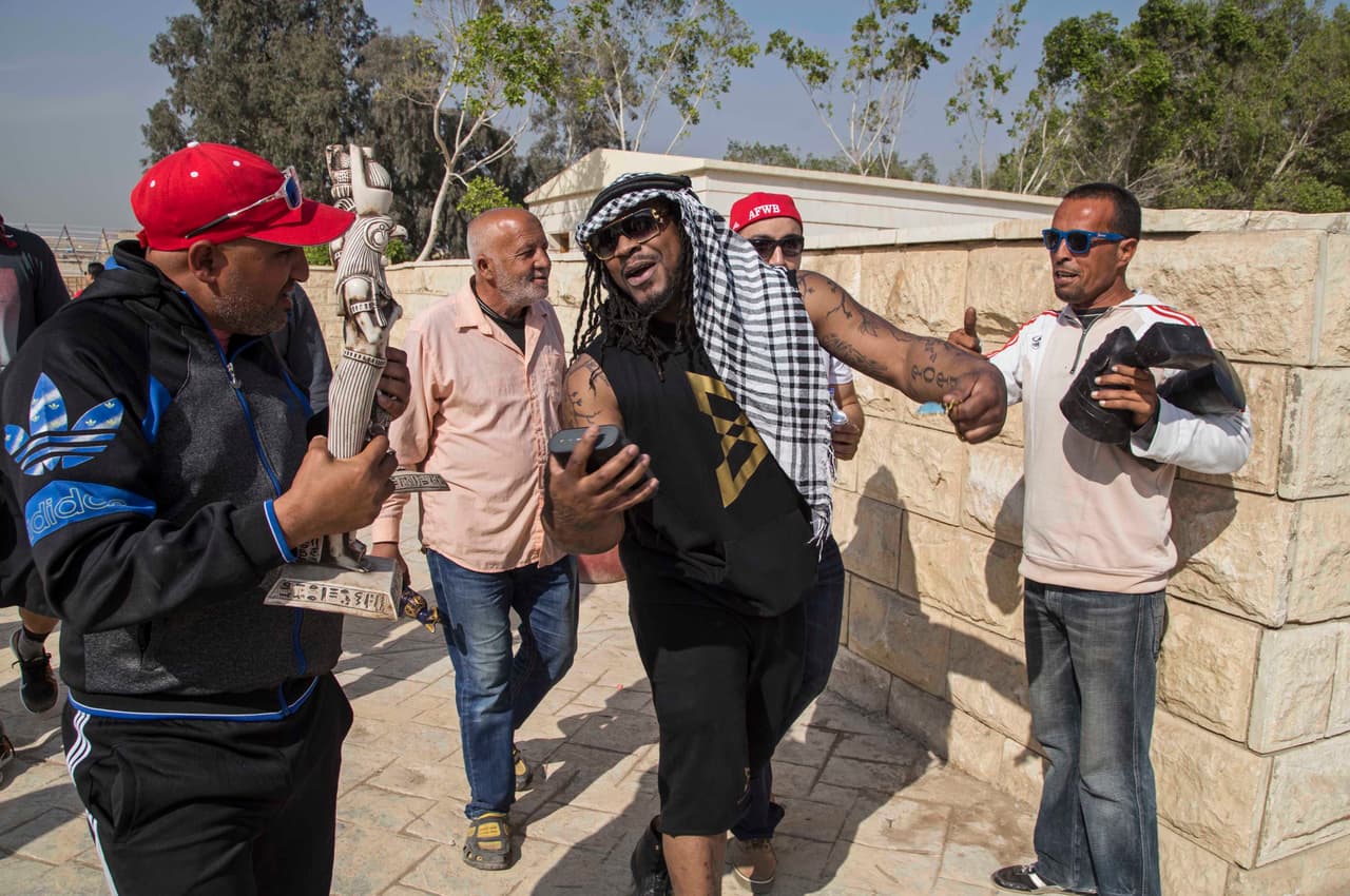 Marshawn Lynch de los Seattle Seahawks estuvo presente en esas tierras.