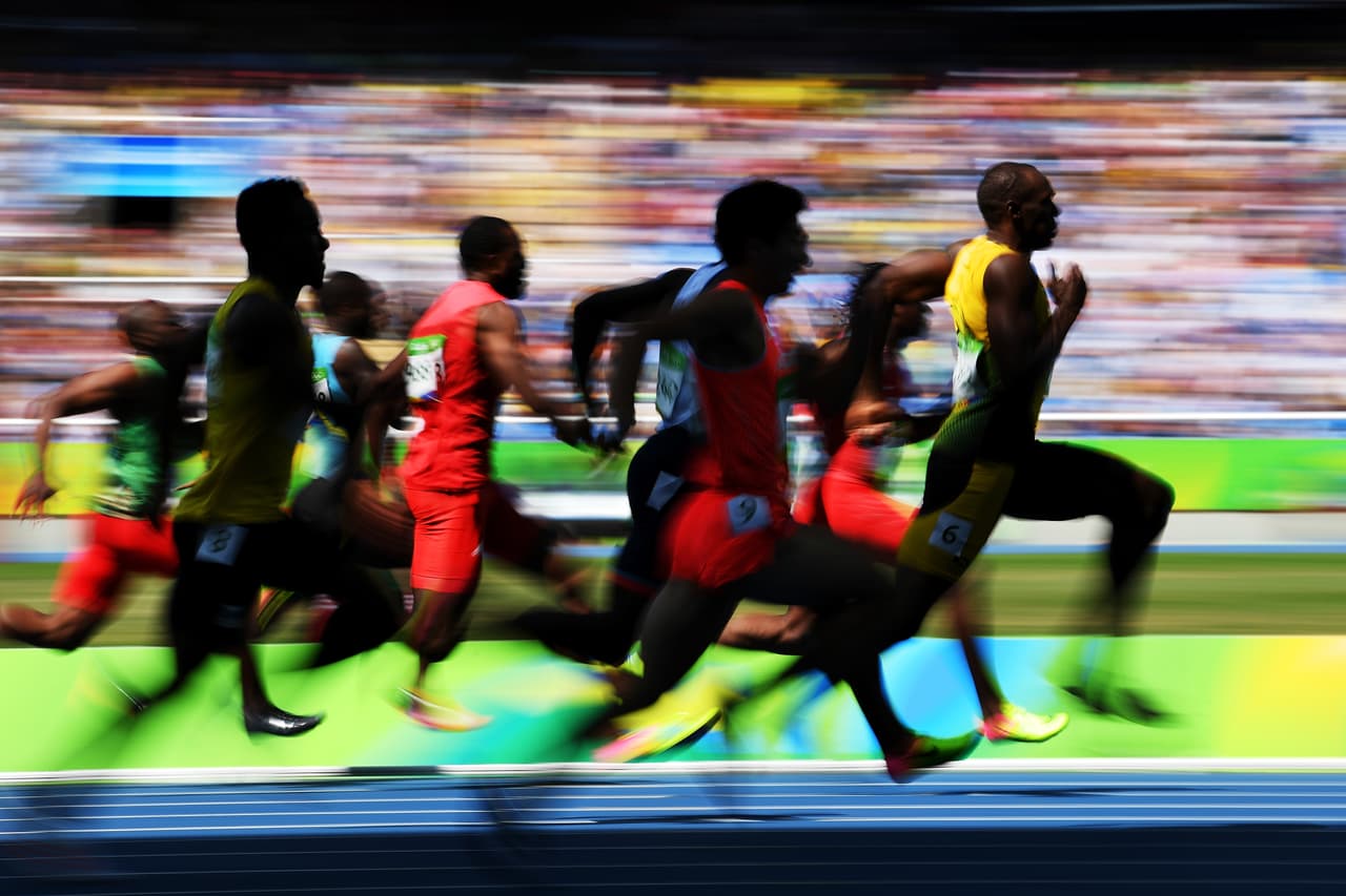 El resto de los corredores llegaron a la meta inclinándose para tomar ventaja.
<br>
<br>