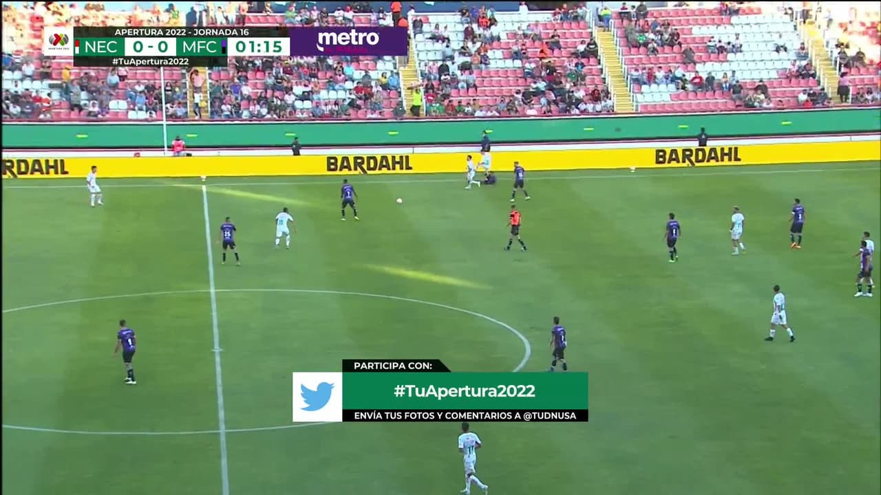 Arranca el partido y la pelota está en juego.