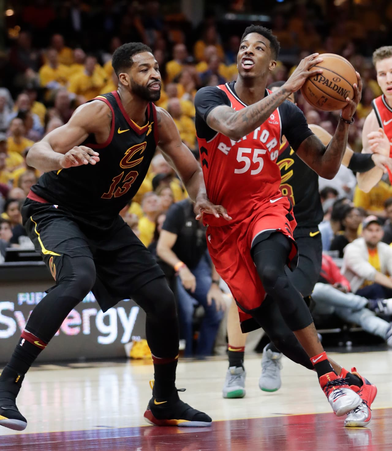 La novela tuvo un nuevo capítulo al conocerse fotos de Khloe en el pasado juego contra los Raptors y luego imágenes de ellos juntos en un restaurante. Al parecer, habría reconciliación.