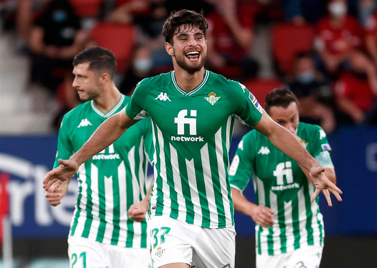 Real Betis se impone al Osasuna 3-1 con goles de Kike Hermoso (21'), Juanmi Jiménez (80') y Willian José (90+3'), mientras durante la Jornada 6 en La Liga, logrando subir a la octava posición de la tabla. El mexicano Andrés Guardado fue titular durante el partido.
