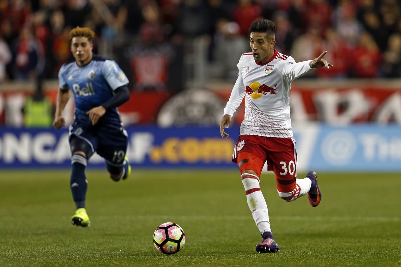 Gonzalo Verón en acción contra Vancouver Whitecaps.