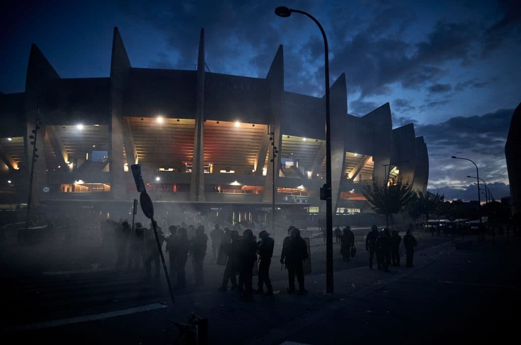Luego de que el Paris saint Germain perdiera la final de la UEFA Champions League frente al Bayern Múnich, los ultras de los franceses salieron a las calles de París a causar destrozos.