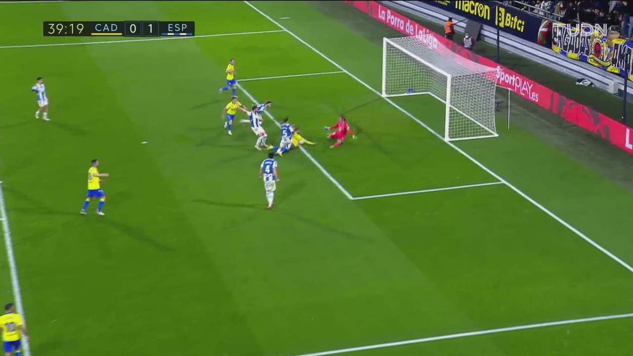 ¡Polémica en el área del Espanyol! ‘Choco’ Lozano pedía penalti