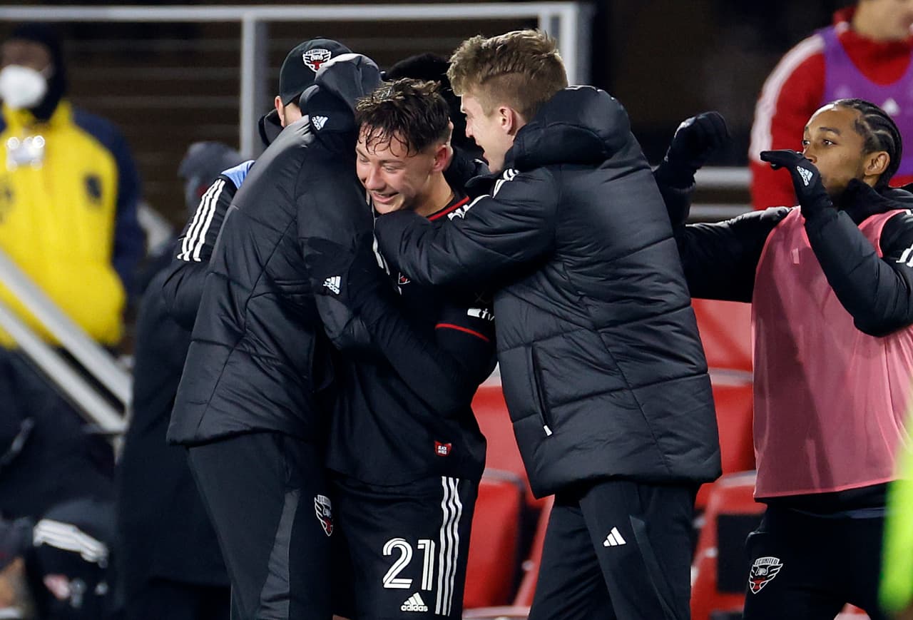 En el minuto 98, el juvenil Theodore Ku-Dipietro anotó el gol final del triunfo 3-2 de D.C. United en el Audi Field sobre Toronto FC.
<br>