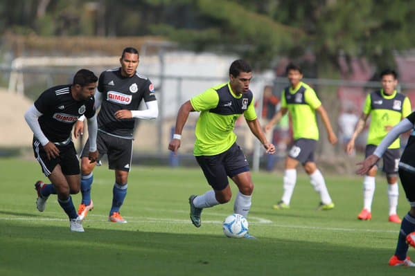 Chivas vs. Coras en duelo de preparación.