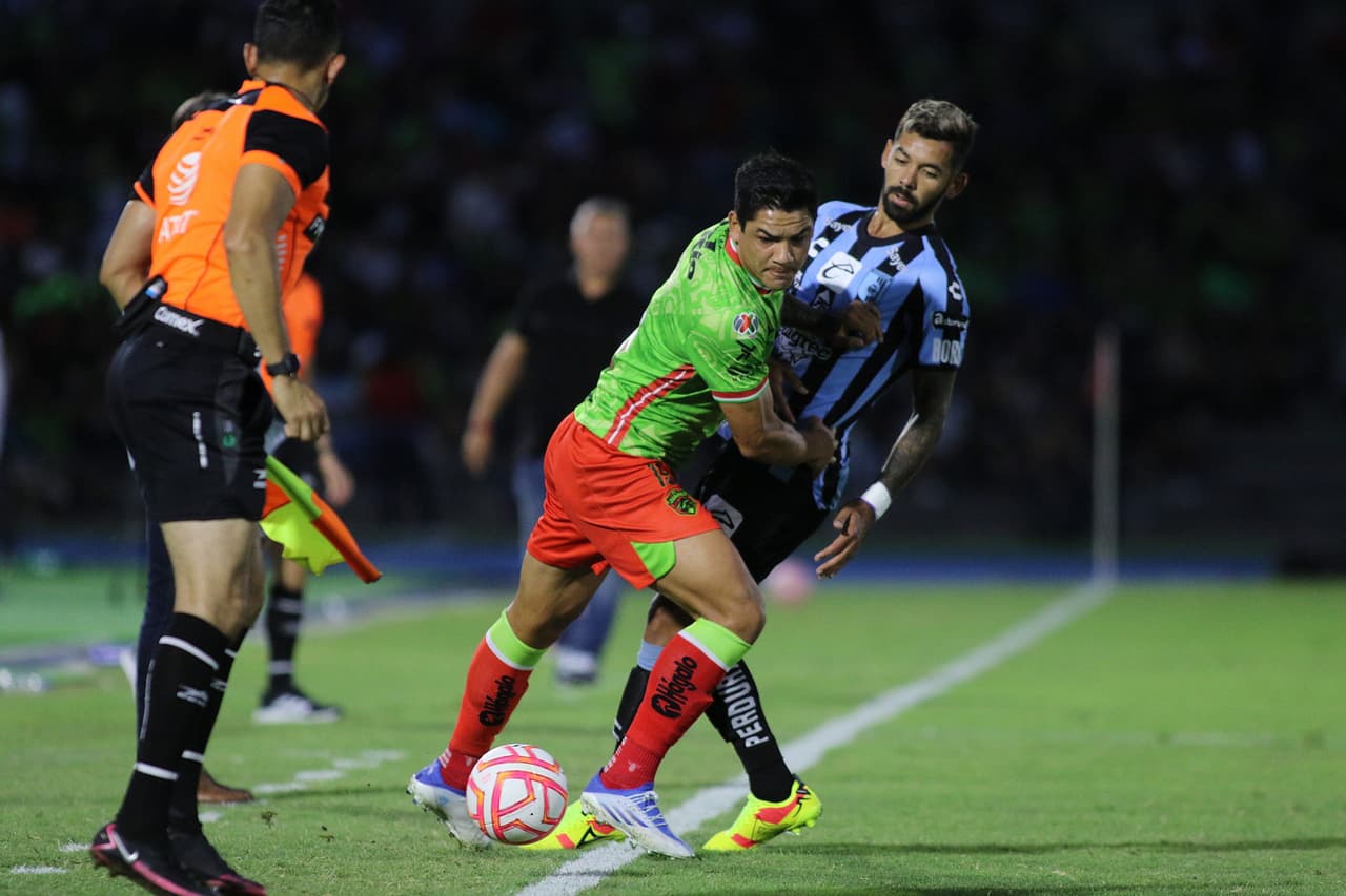 En un partido ríspido celebrado en el Olímpico Benito Juárez, FC Juárez y Querétaro sellaron un empate a un gol por bando gracias a las anotaciones de Gabriel Fernández al 6' por parte de Bravos y a Jordan Silva al 13' por parte de Gallos.