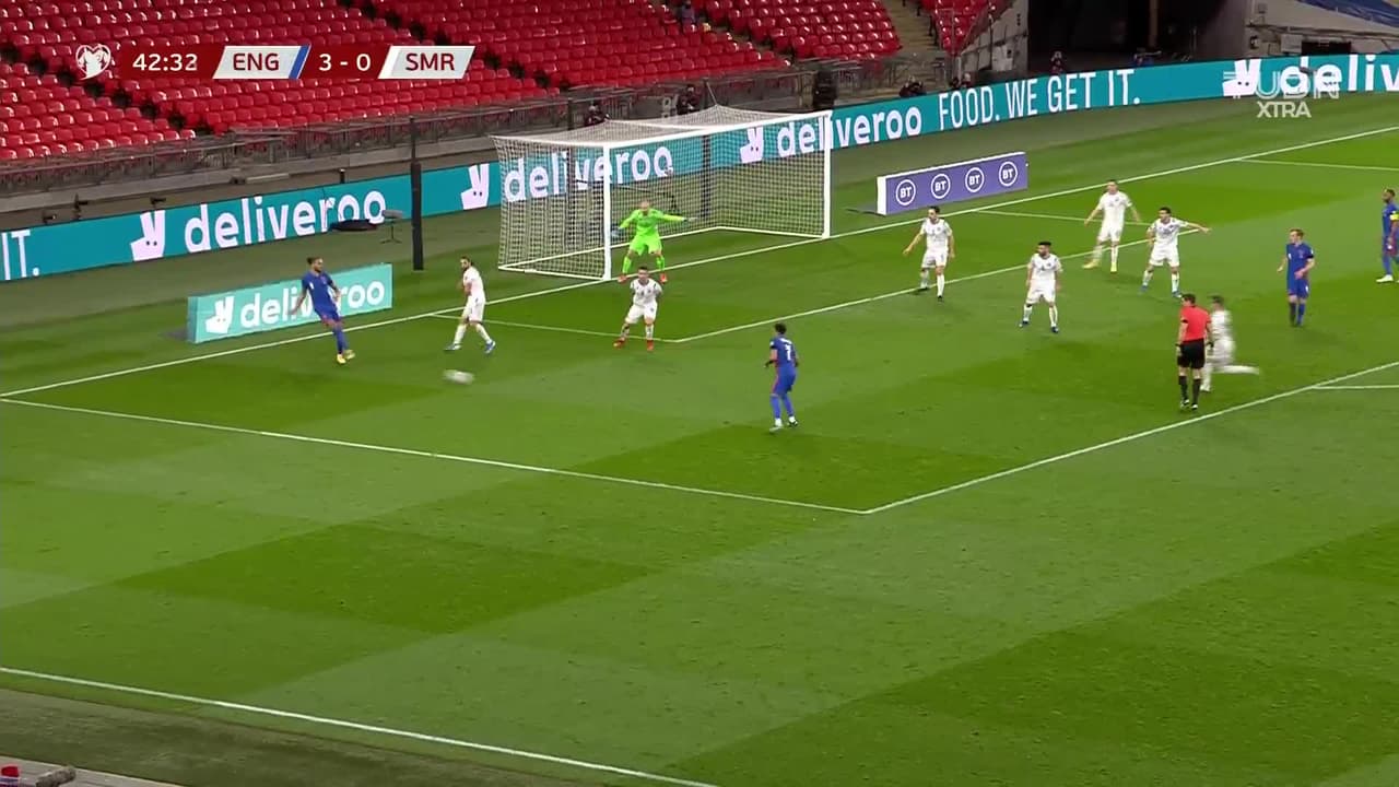 ¡TIRO ATAJADO! disparo por Razvan Marin.