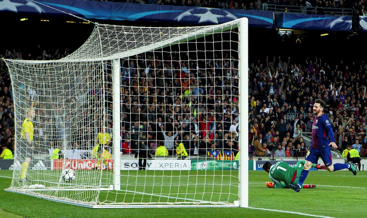 En el minuto 38 llegaría la apertura del marcador con el gol en contra de De Rossi luego de que Messi e Iniesta combinaran al borde del área.