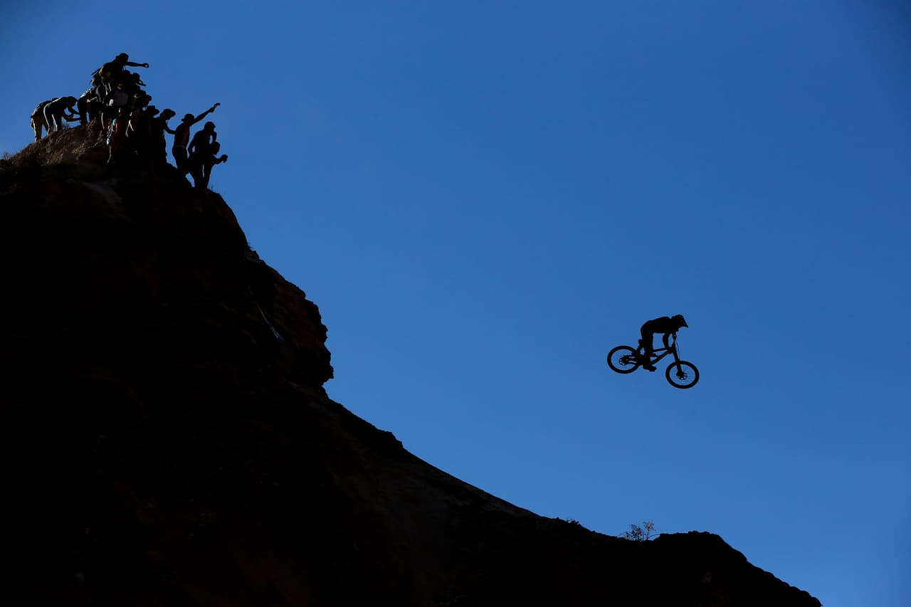 No te pierdas las espectaculares imágenes del Red Bull Rampage 2015 para disfrutar las piruetas del rider canadiense Graham Agassiz y muchos más.