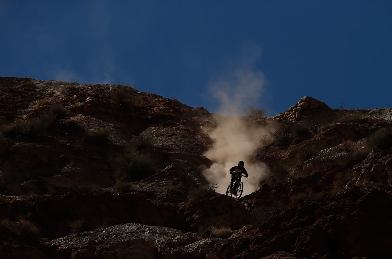 No te pierdas las espectaculares imágenes del Red Bull Rampage 2015 para disfrutar las piruetas del rider canadiense Graham Agassiz y muchos más.