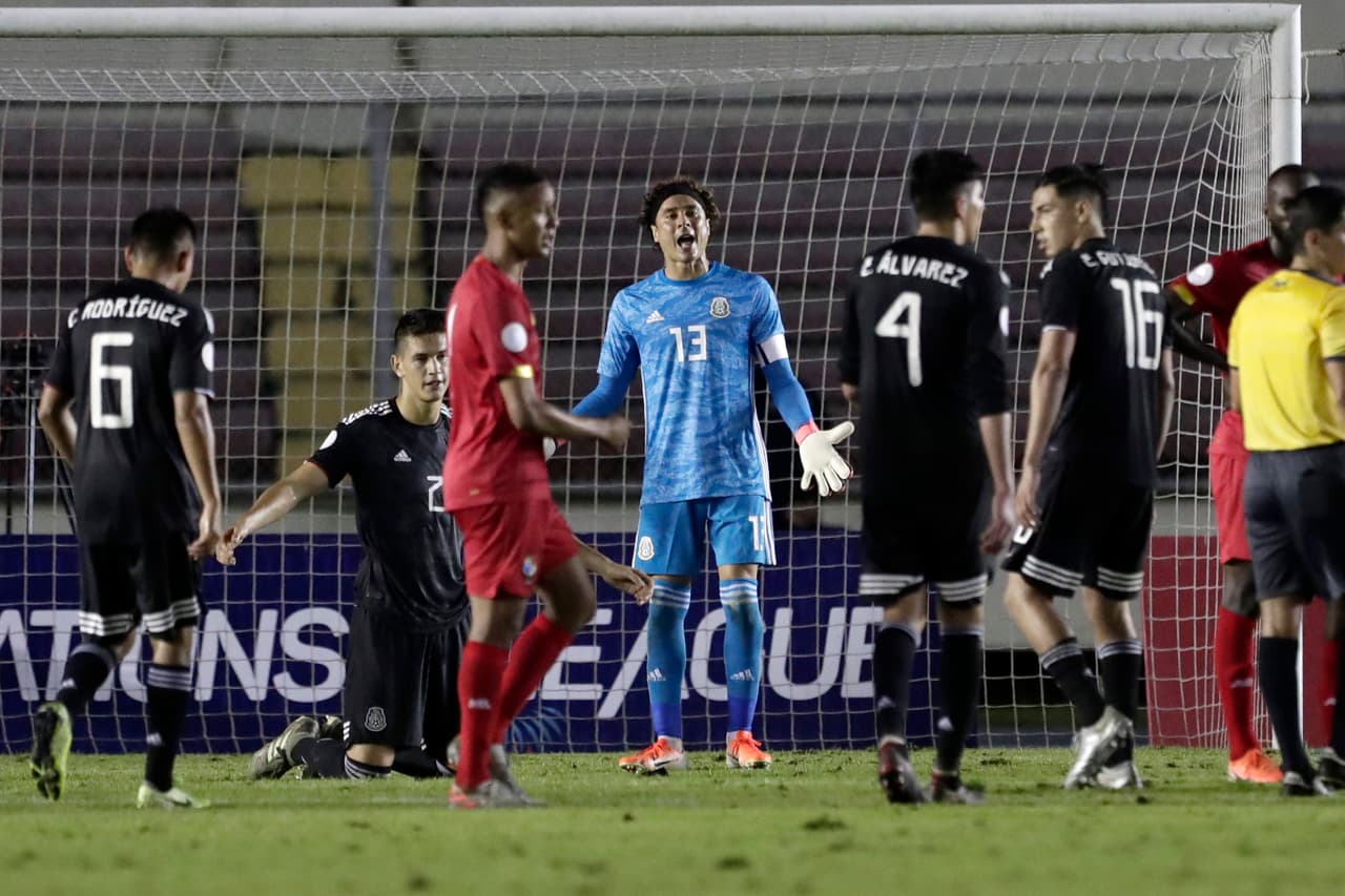 Con doblete de Raúl Alonso Jiménez y otro tanto de Edson Álvarez, México se impone 0-3 en su visita a Panamá.