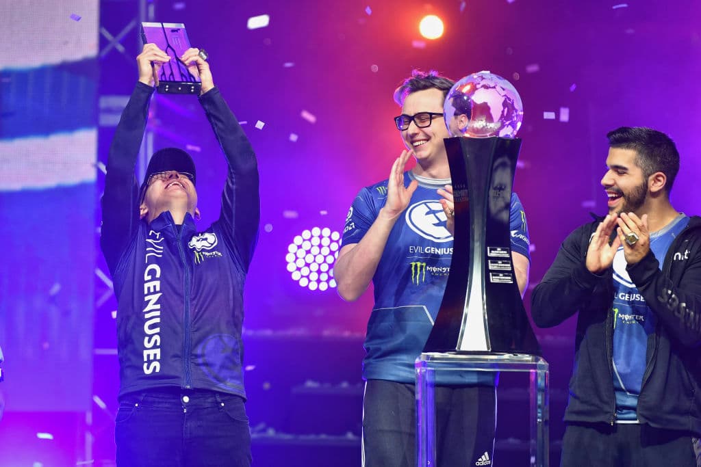 Los gamers más famosos del mundo reciben ayuda de un nutriólogo, de un psicólogo y otro tipo de ayudas para mejorar sus talentos y dedicarse al 100 por ciento a esta actividad y ser competitivos.